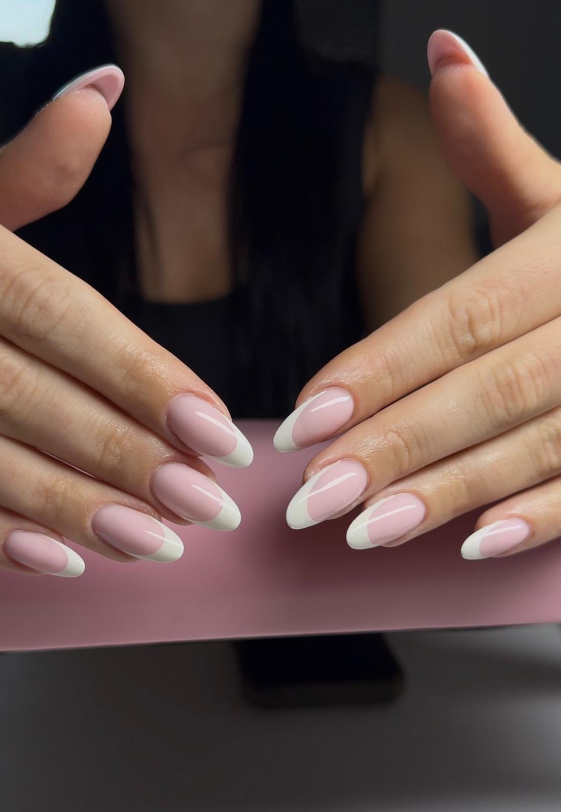 Elegant French nail design 2